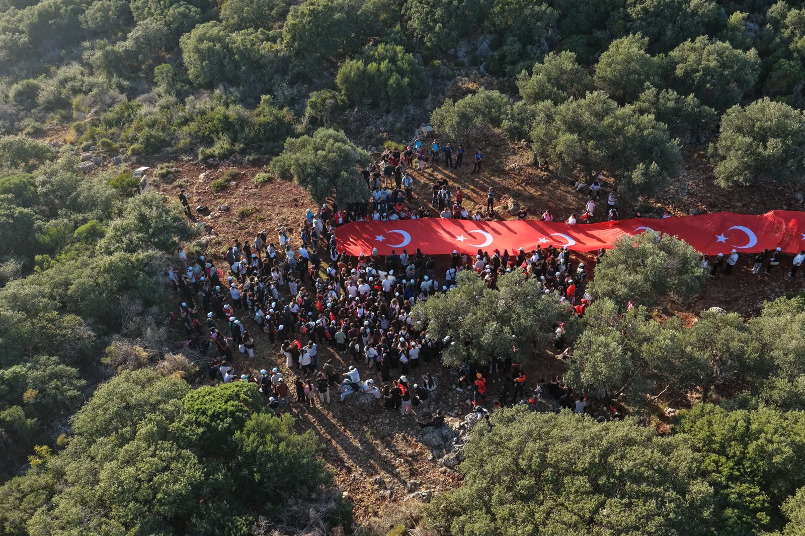 Kaş'ta Cumhuriyet'in kahramanları yürüyüşle anıldı
