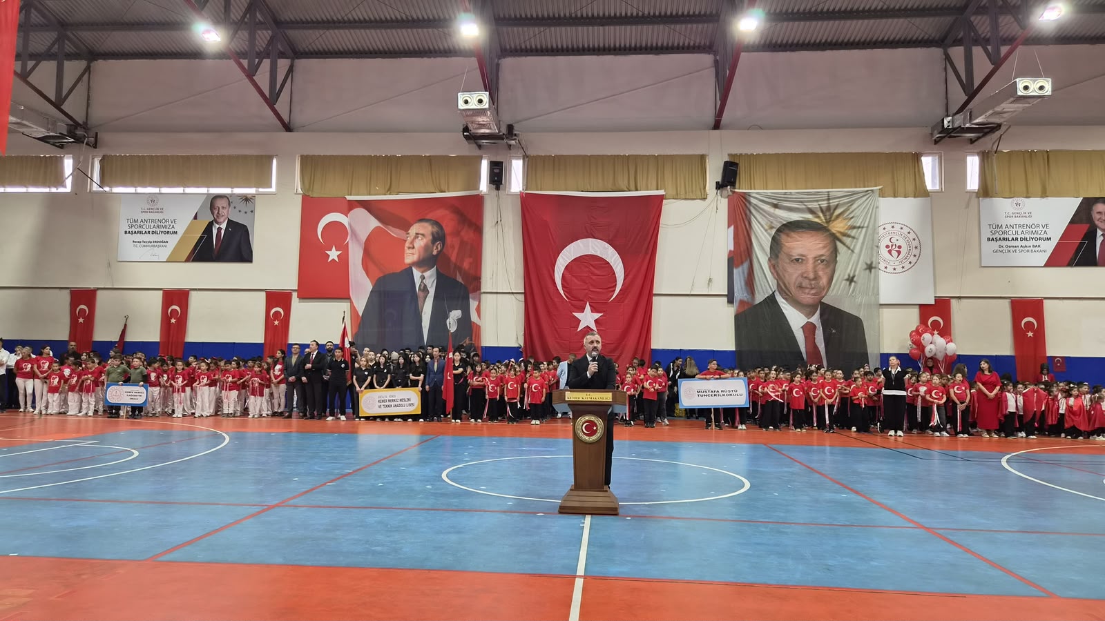 Kemer'de Cumhuriyetimizin 103. Yılı Coşkuyla Kutlandı