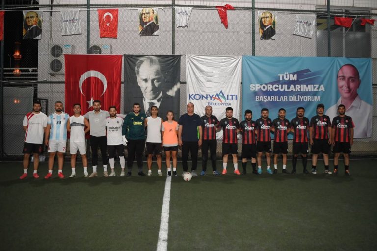 Konyaaltı’nda Mahalleler Arası Futbol Turnuvası Başladı