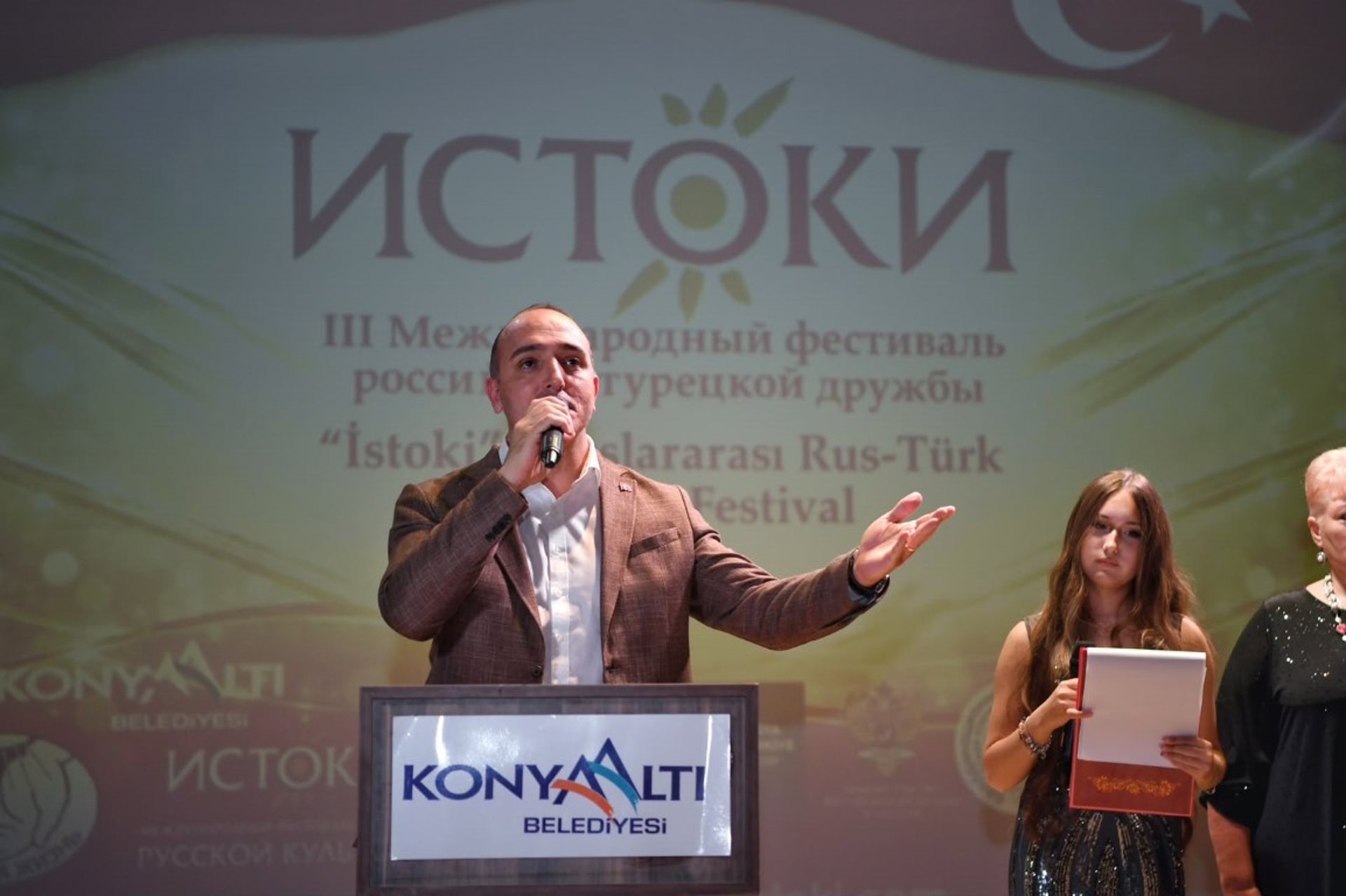 Konyaaltı'nda Türk-Rus dostluğu İstoki Festivali ile pekişti